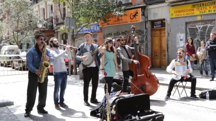 Is it possible to do Madrid on the cheap? Even though the American dollar is 84 cents to the Euro? Yes! Click through for local travel tips on cheap lodging, cheap food, and cheap things to do in Madrid!